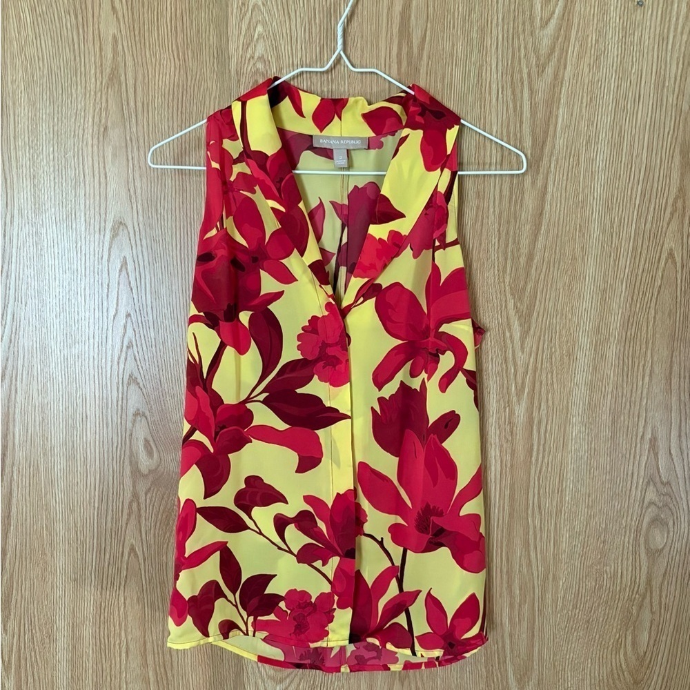 Banana Republic Yellow Red Floral Sleeveless Button Down No-Iron Blouse